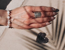 Load image into Gallery viewer, Quartz Aura Stretch Bracelet
